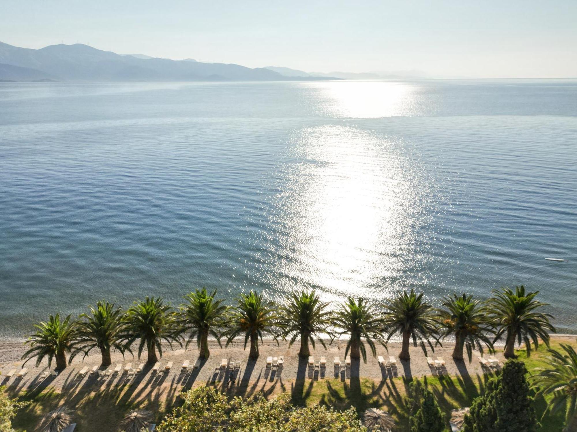 Long Beach Hotel & Resort Longos  Luaran gambar